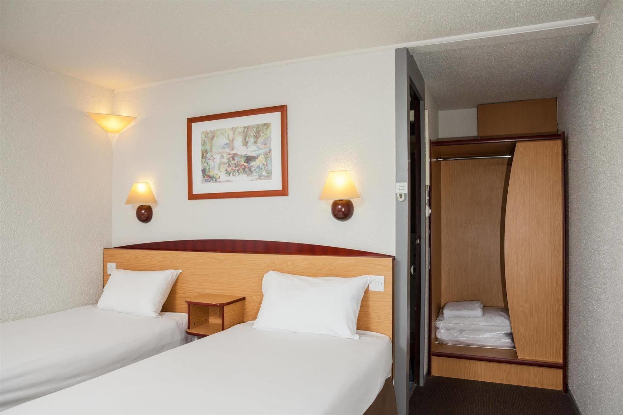 Hotel Campanile - - East Of London